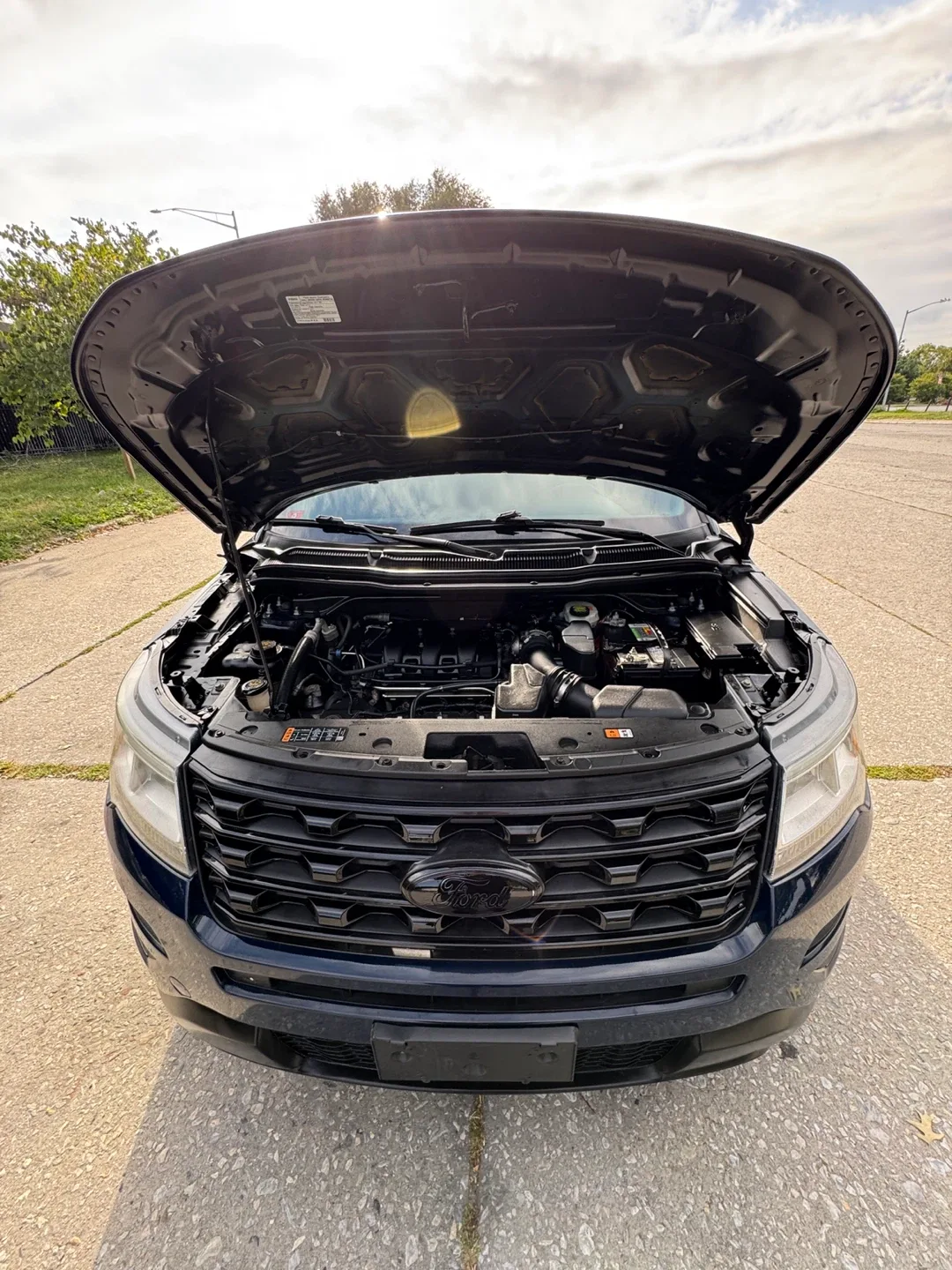 Ford Explorer - Blue SUV image indicator(2)