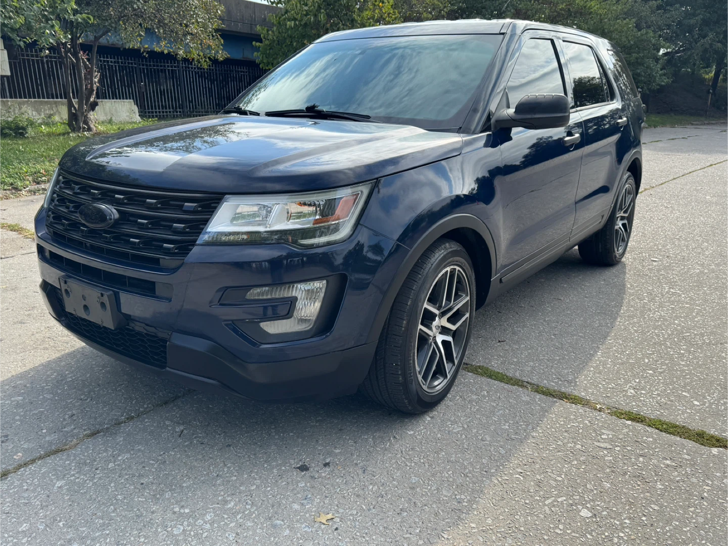 Ford Explorer - Blue SUV - photo 4