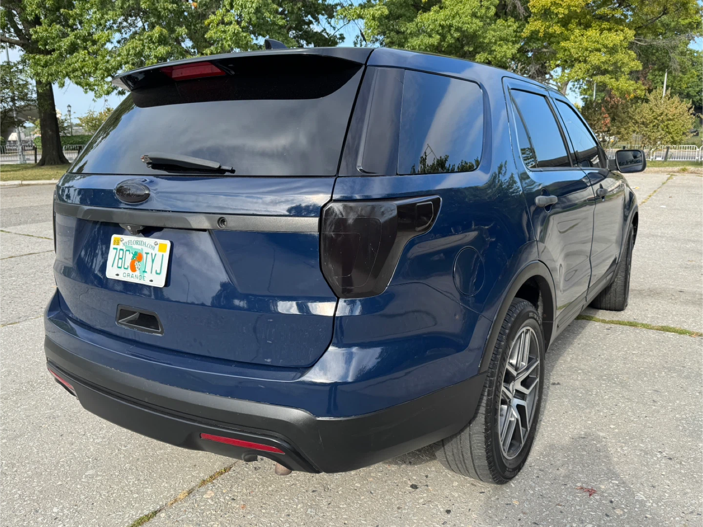 Ford Explorer - Blue SUV - photo 3