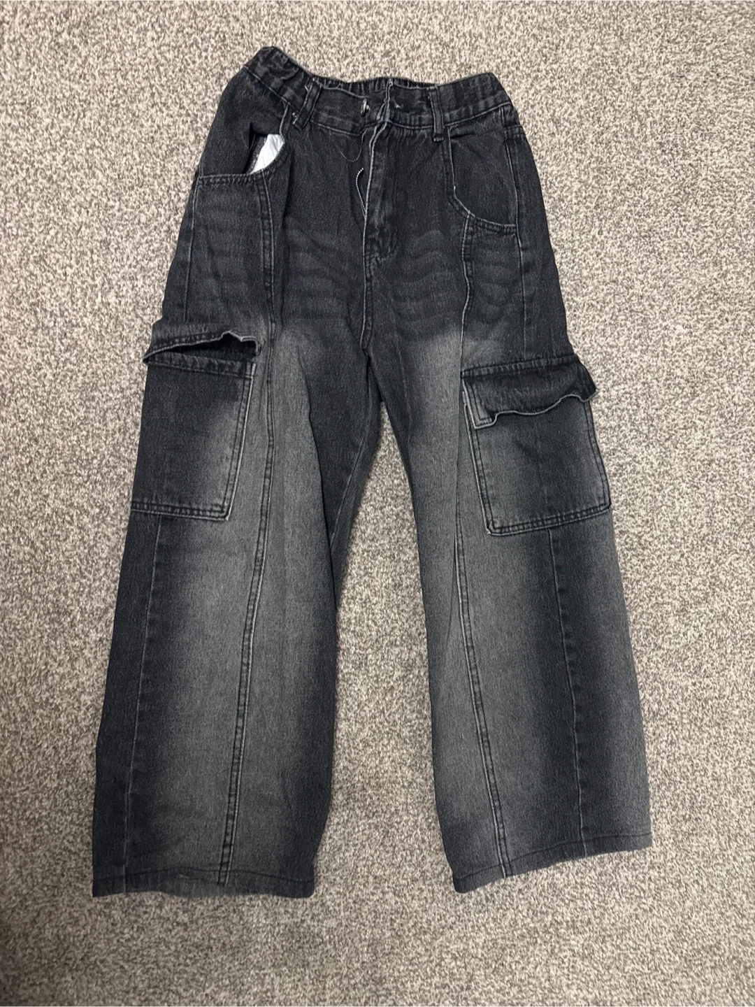 Black Cargo Jeans image indicator(3)