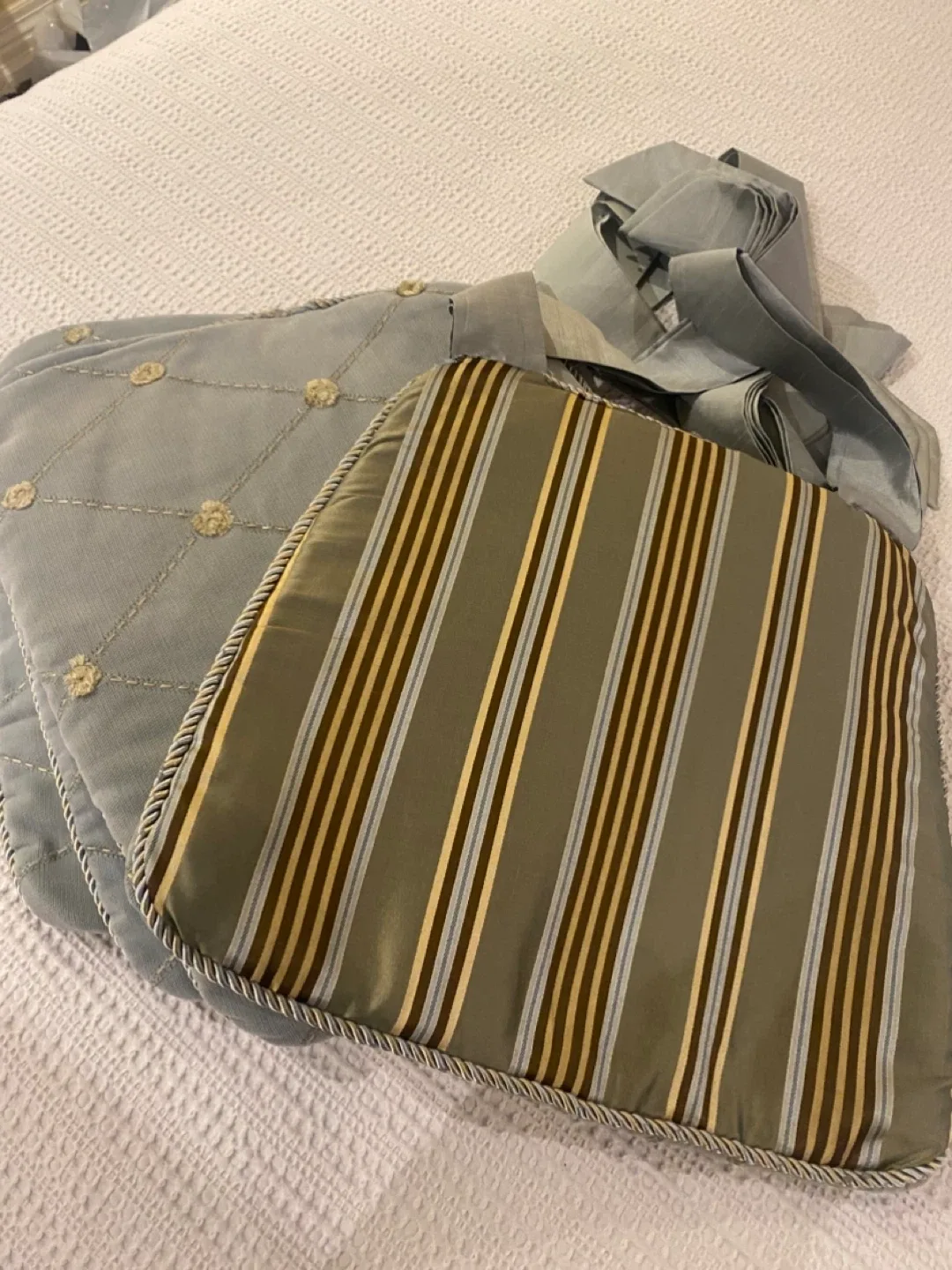 4 Chair Cushion sets with Ties image indicator(3)