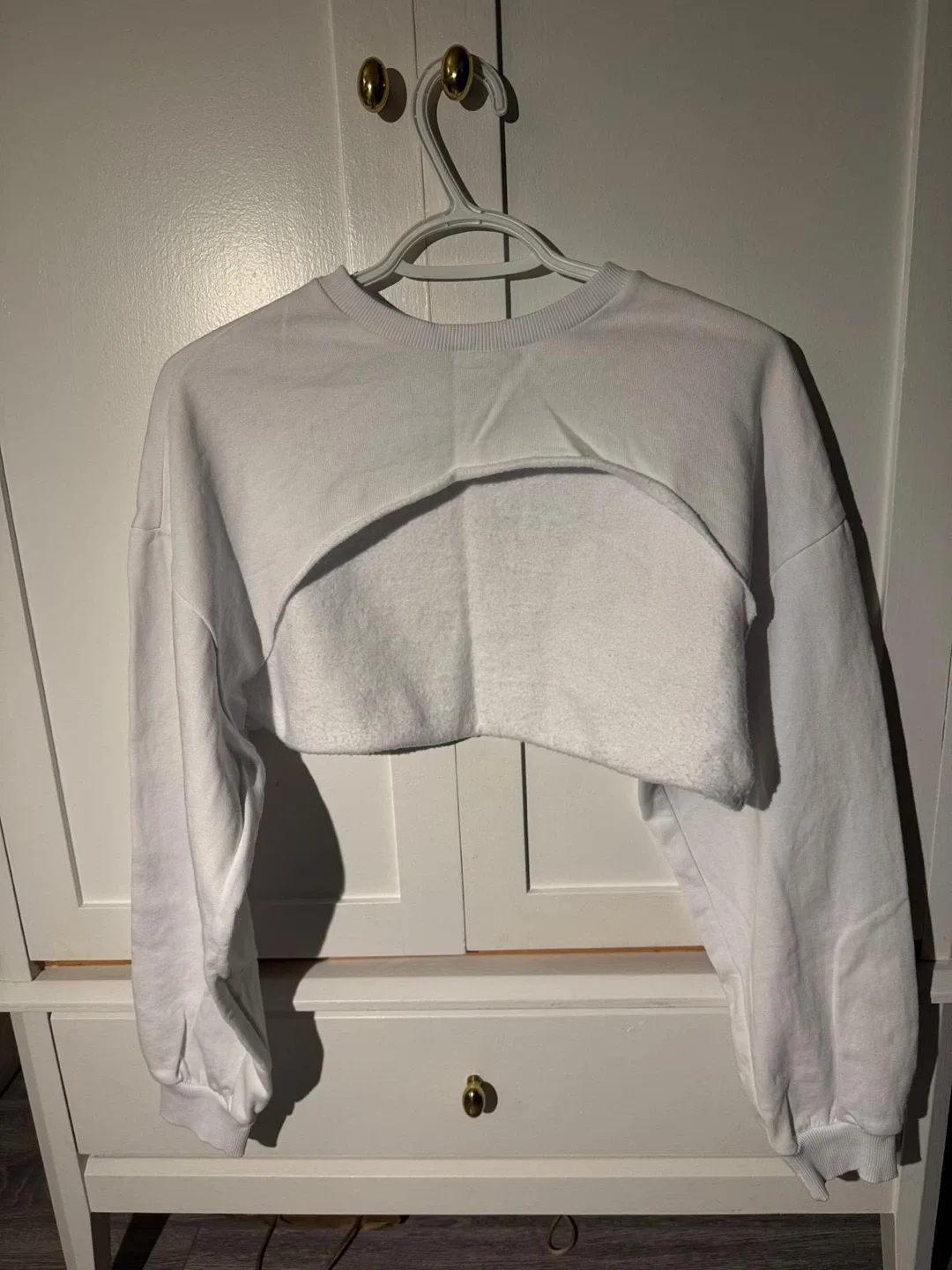 White Cropped Sweatshirt image indicator(2)