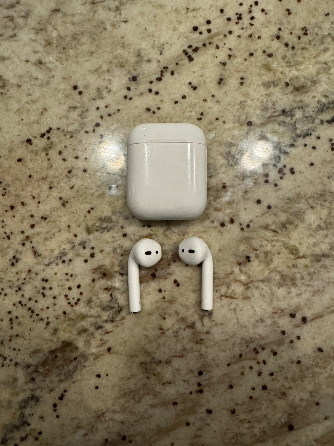 Apple AirPods 1st Gen + Extra Charging Case