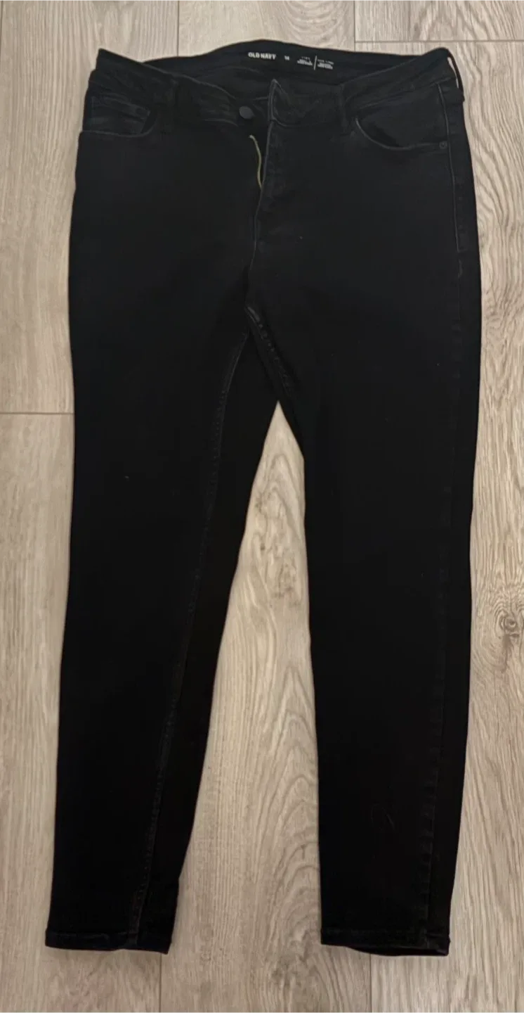 🥕 Old Navy Rockstar Super Skinny Jeans - Size 14