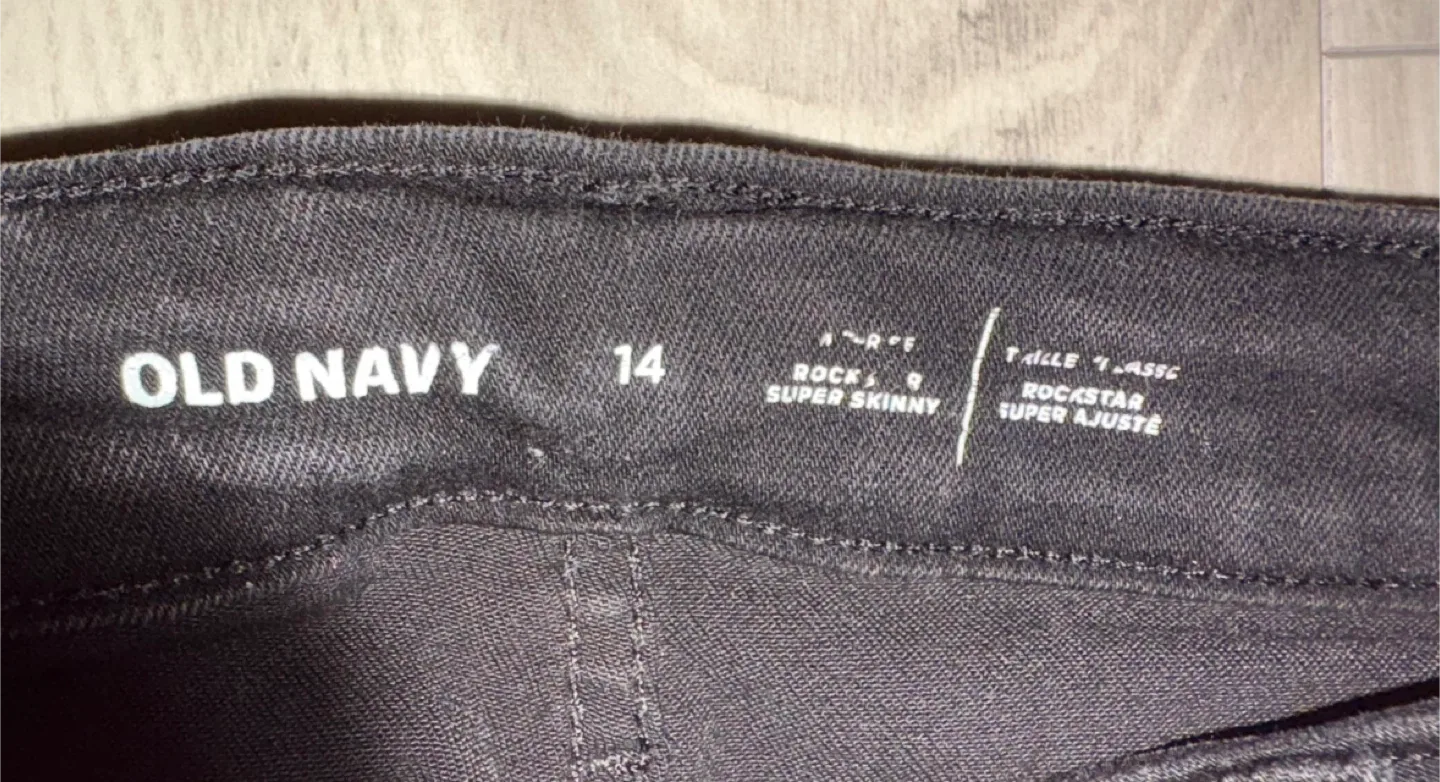 🥕 Old Navy Rockstar Super Skinny Jeans - Size 14 image indicator(2)