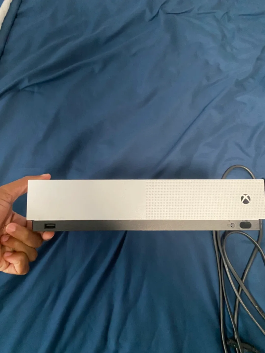 🎮 Xbox One S (1TB) — Disc-less Edition image indicator(2)