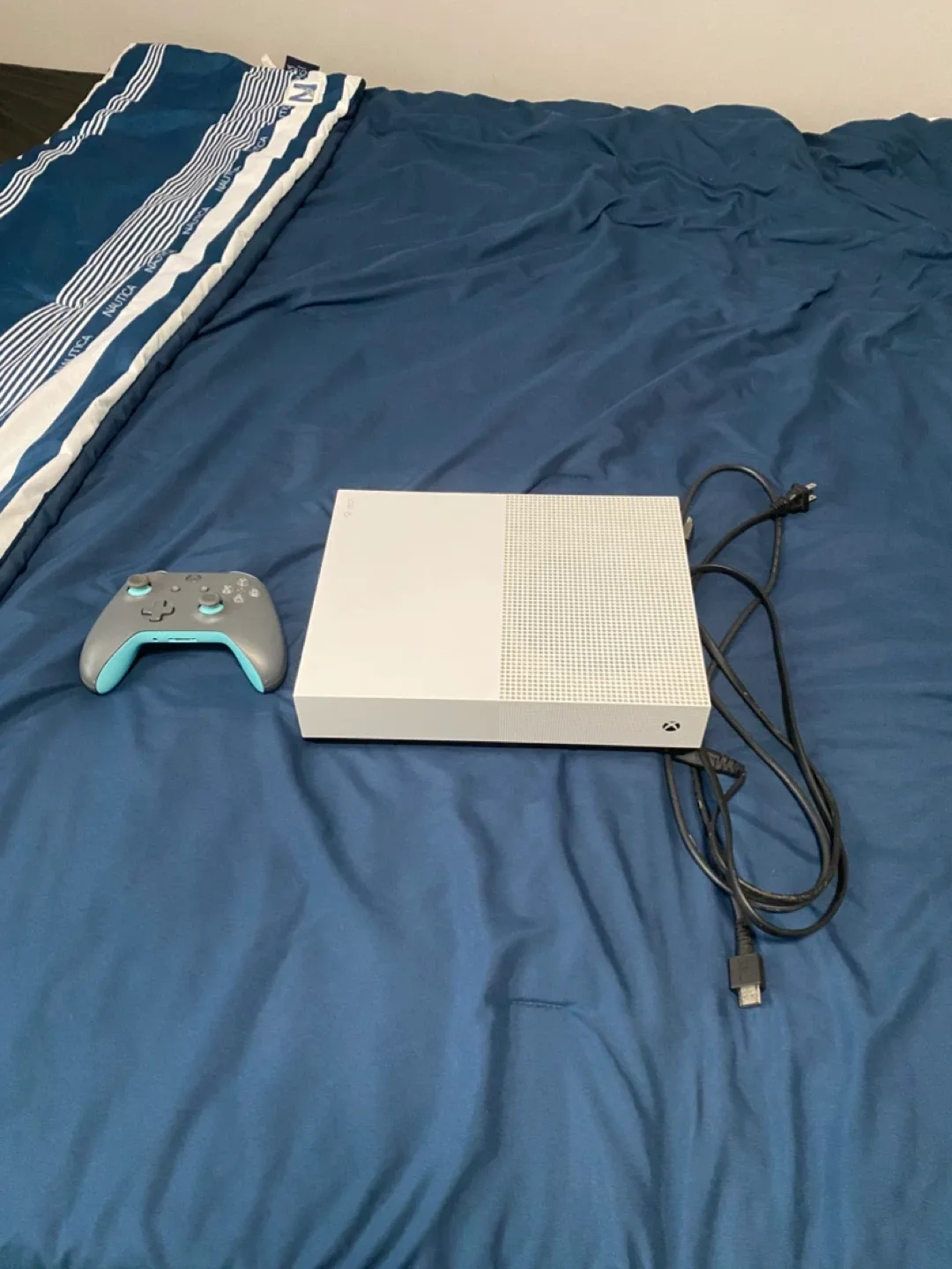 🎮 Xbox One S (1TB) — Disc-less Edition