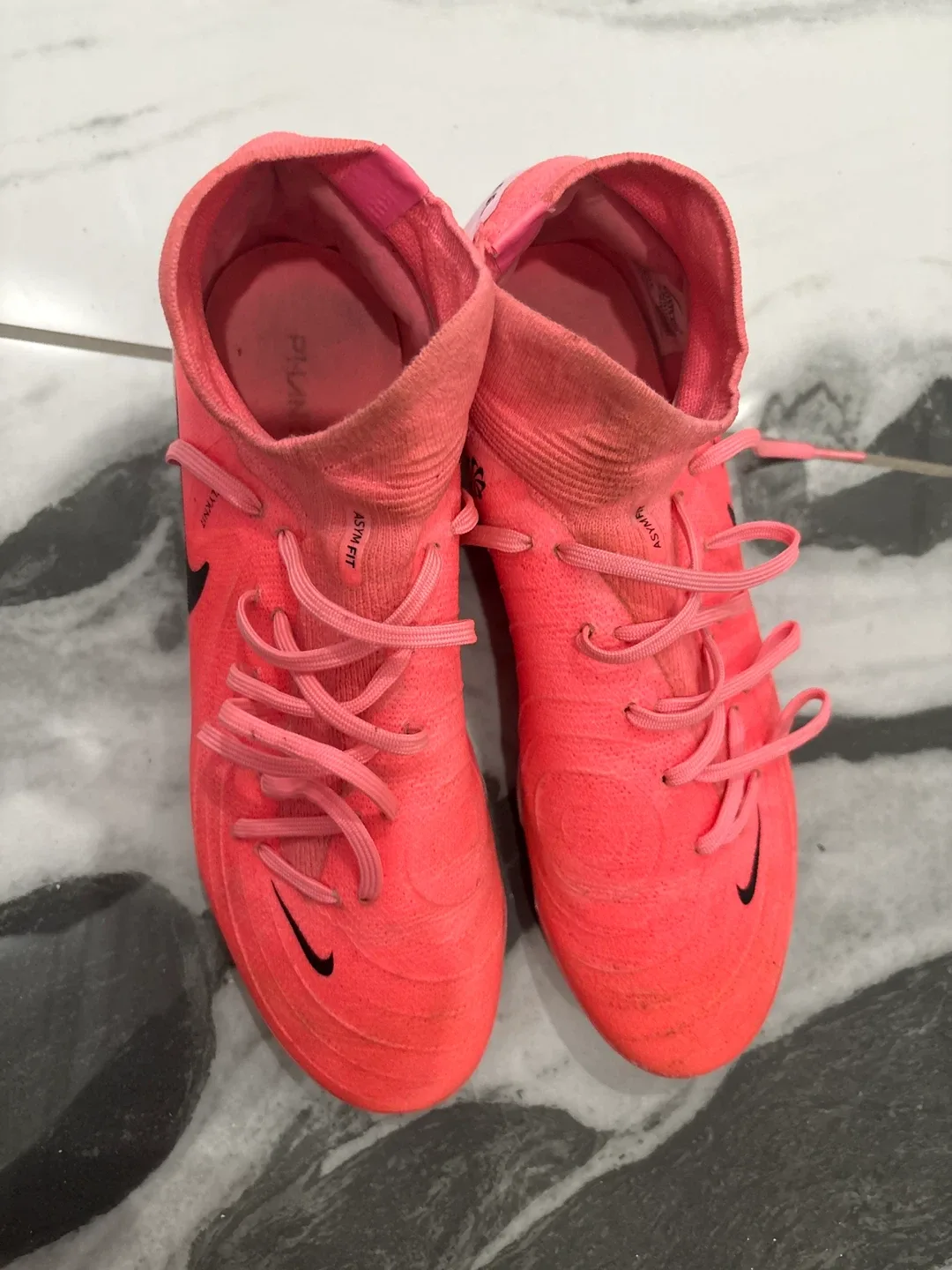 Nike Phantom Luna Pink Soccer Cleats (size 8.5) image indicator(5)