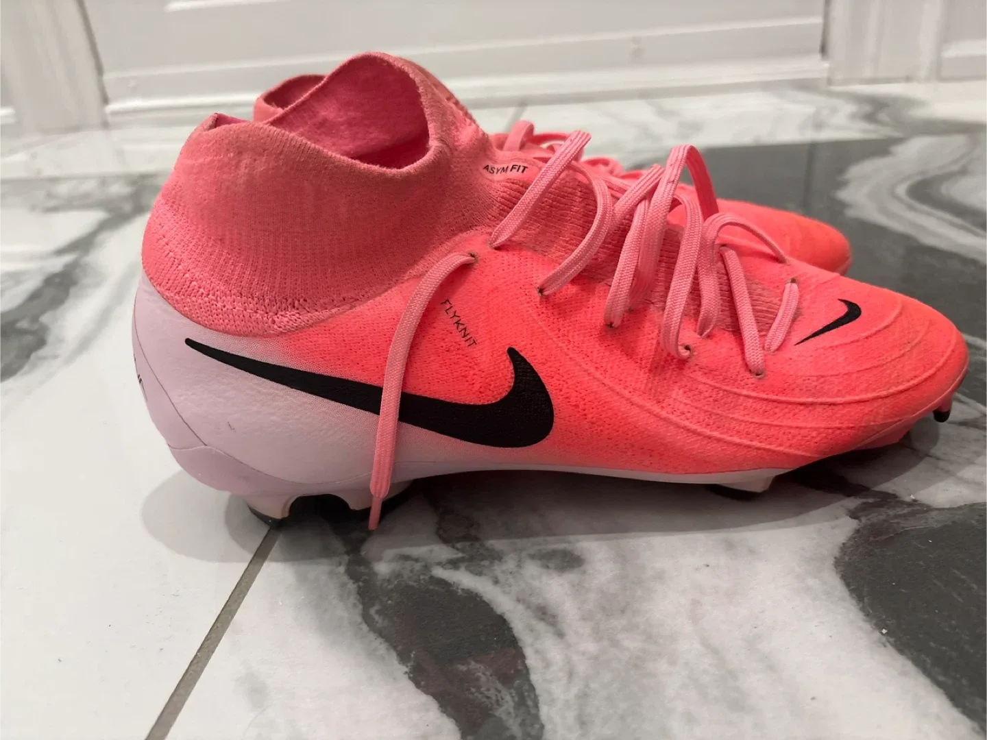 Nike Phantom Luna Pink Soccer Cleats (size 8.5) image indicator(4)