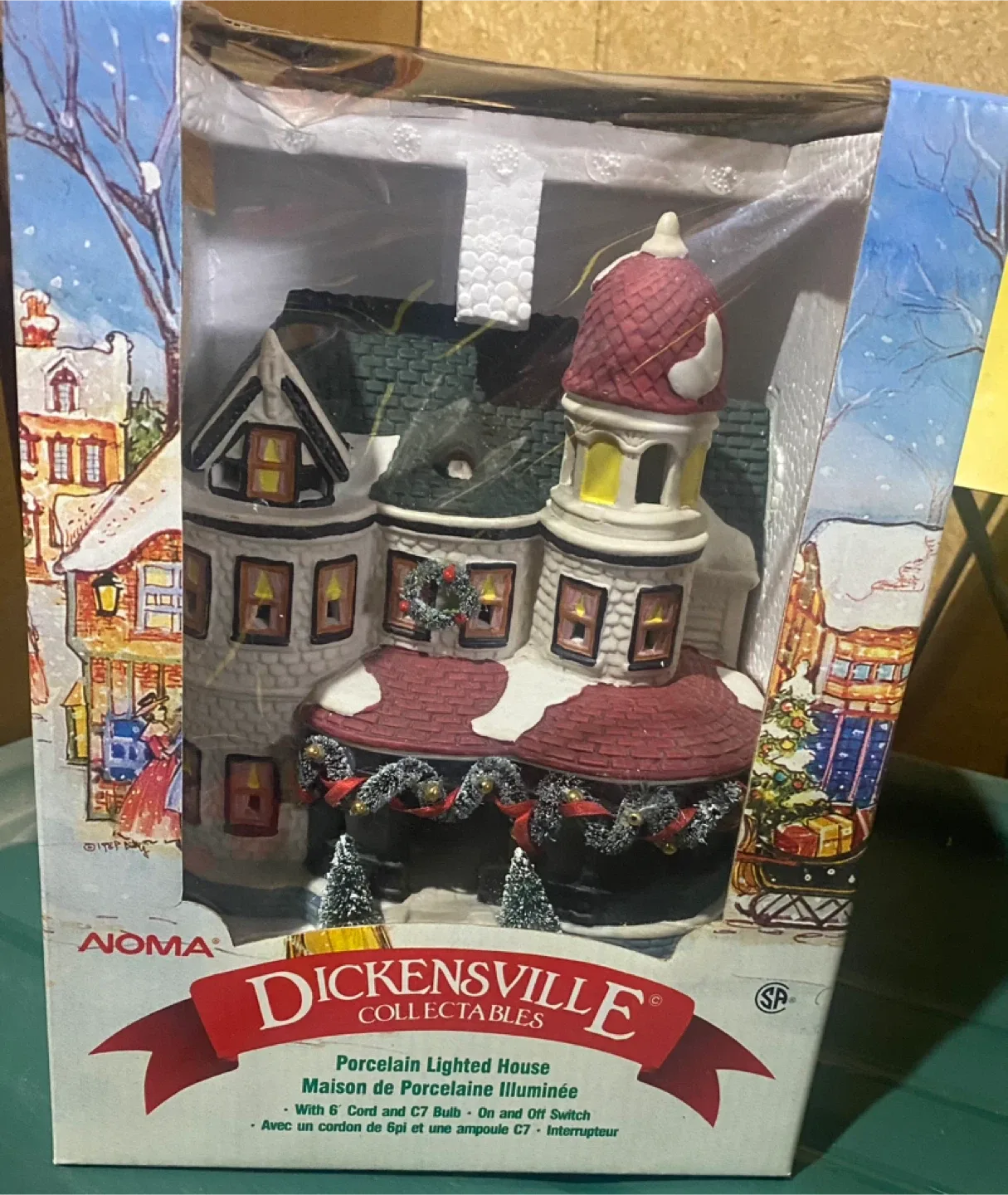 Dickensville Collectables Porcelain Lighted House