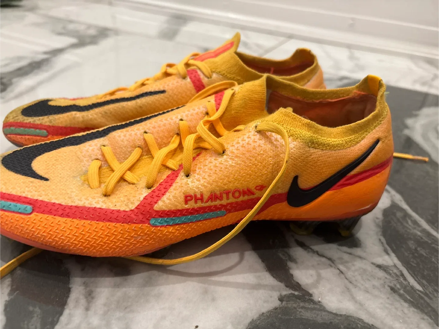 Nike Phantom GT2 Elite Soccer Cleats - Size 7.5 image indicator(4)