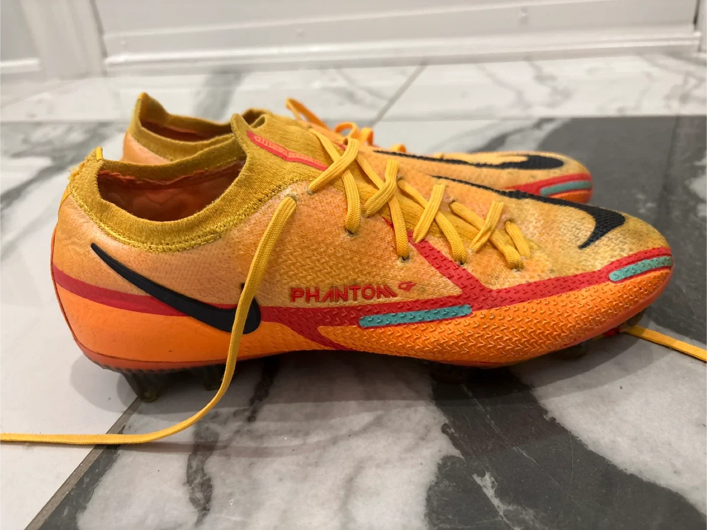 Nike Phantom GT2 Elite Soccer Cleats - Size 7.5 image indicator(2)