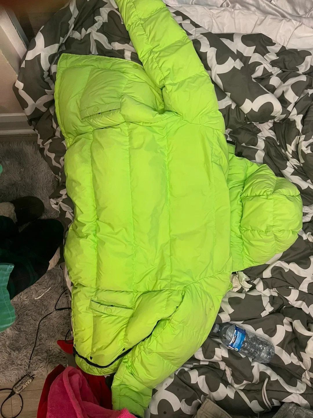 Tna The Super Puff Neon Green image indicator(2)