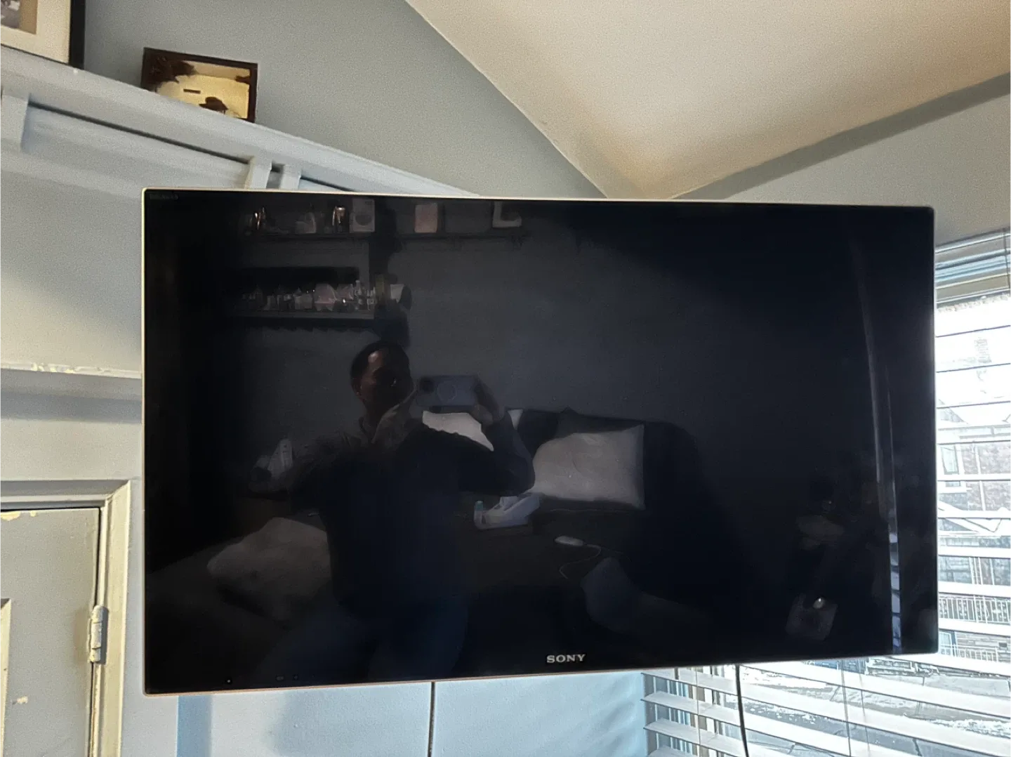 Sony Bravia KDL-46HX850 image indicator(3)