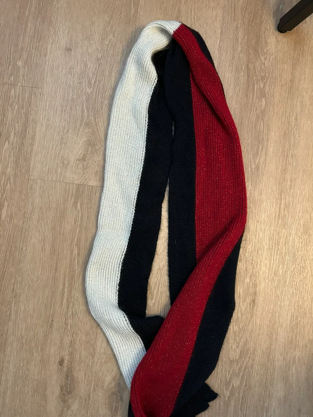 Tommy Hilfiger Scarf image indicator(2)