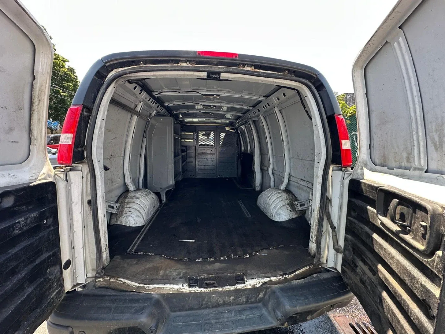 2019 GMC Savana Cargo Van image indicator(8)