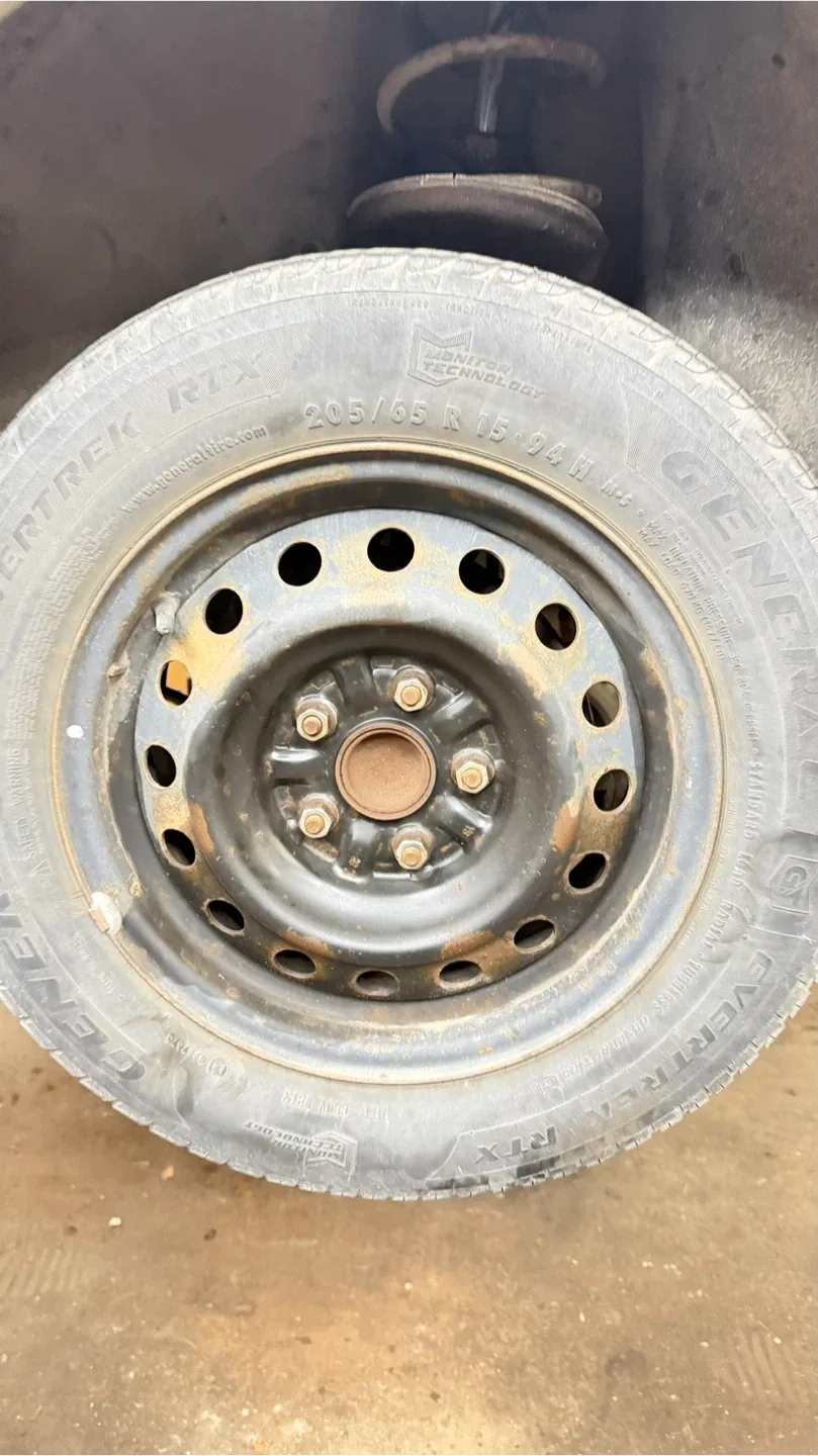 General AltiMAX RT43 205/65R15 Tire on Steel Rim image indicator(2)