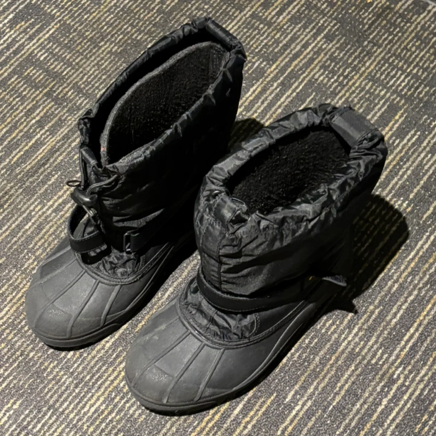 Columbia Snow Boots - Size 7 image indicator(3)