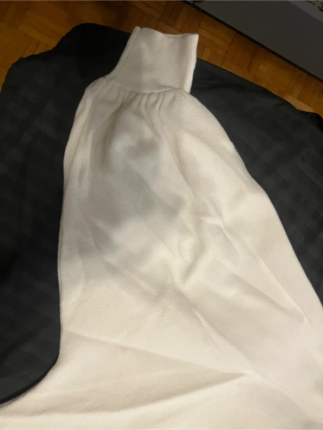 White Knit Sweater image indicator(2)