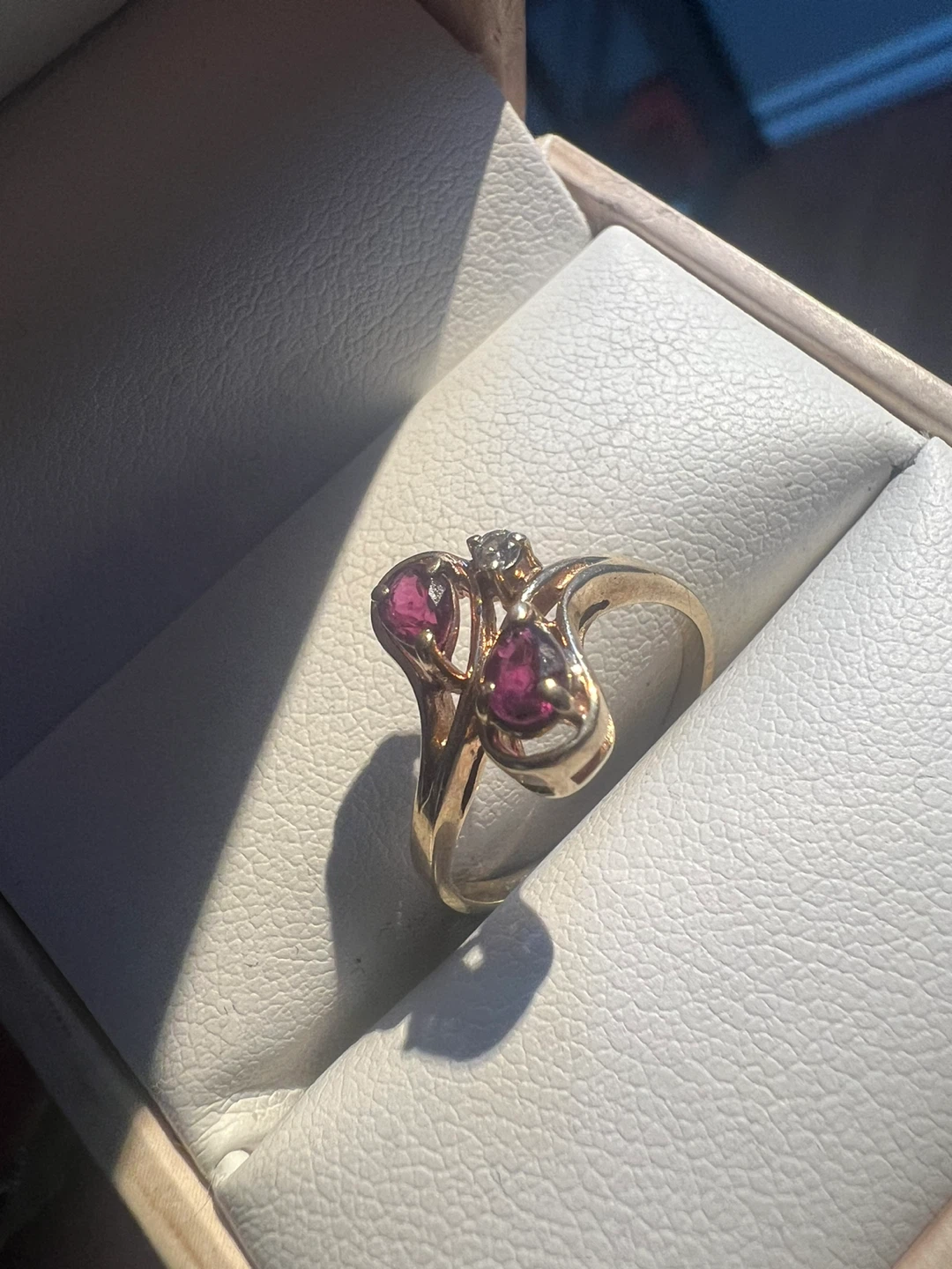 10 k Vintage Gold Ring with rubies and 1 diamond - photo 3