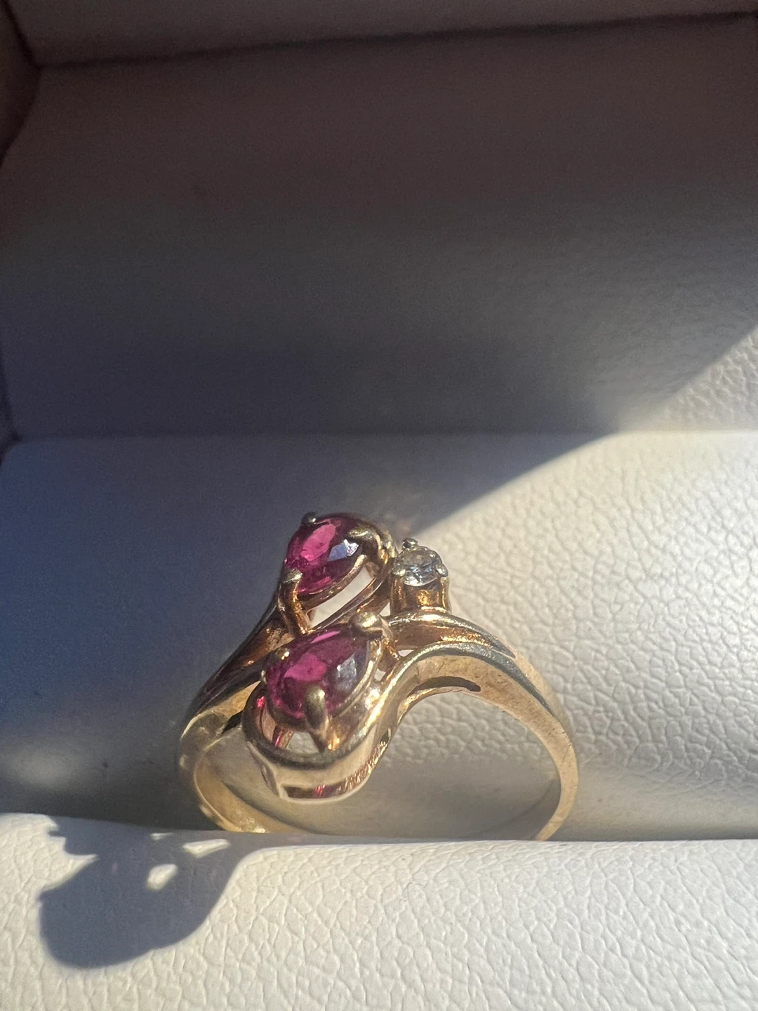 10 k Vintage Gold Ring with rubies and 1 diamond - photo 2