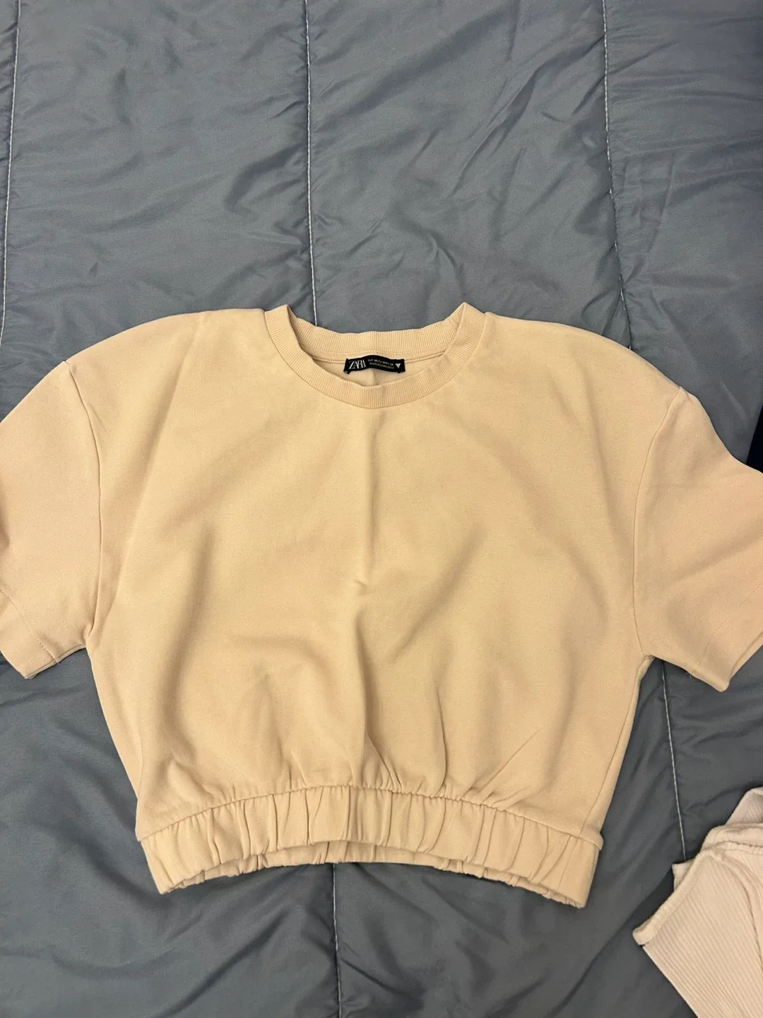 Zara Beige Cropped Sweatshirt - Size M image indicator(5)