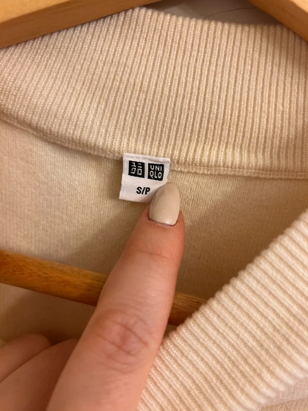 Uniqlo Beige Knit Dress Size S image indicator(5)