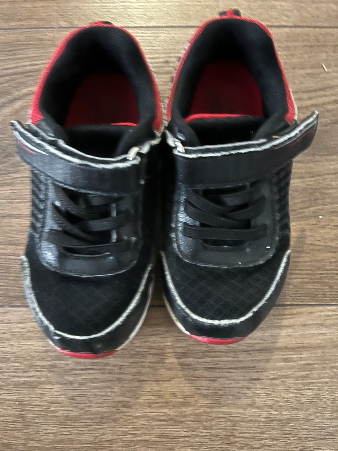 🥕Kids' Black & Red Sneakers - Size 9