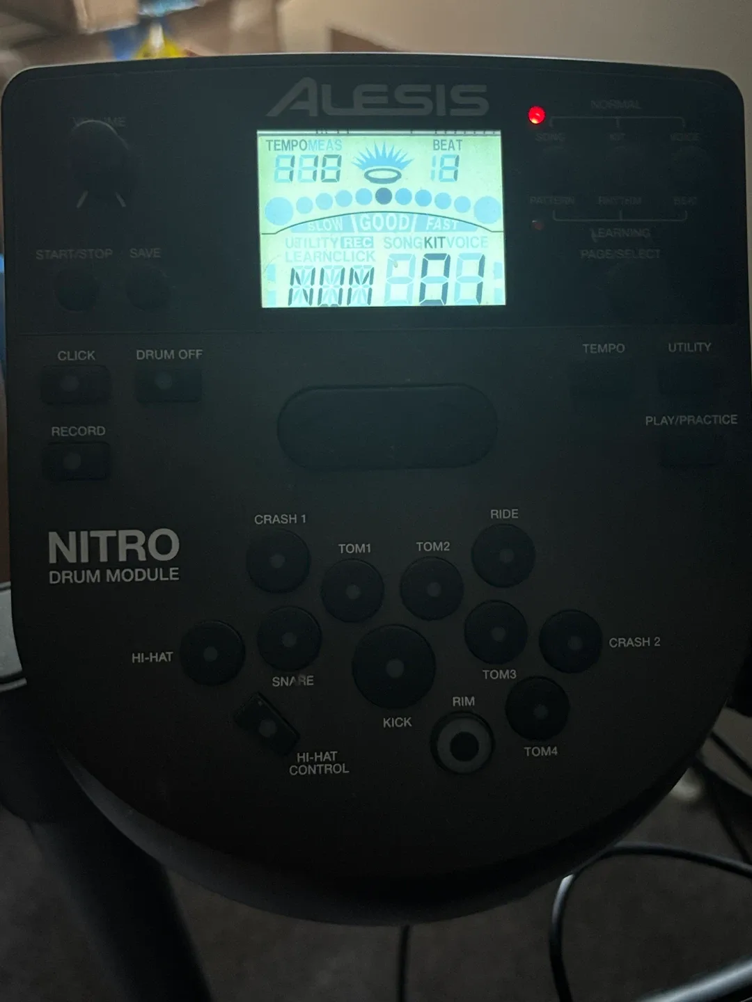 Alesis Nitro Mesh 8-Piece Electronic Drum Set image indicator(2)