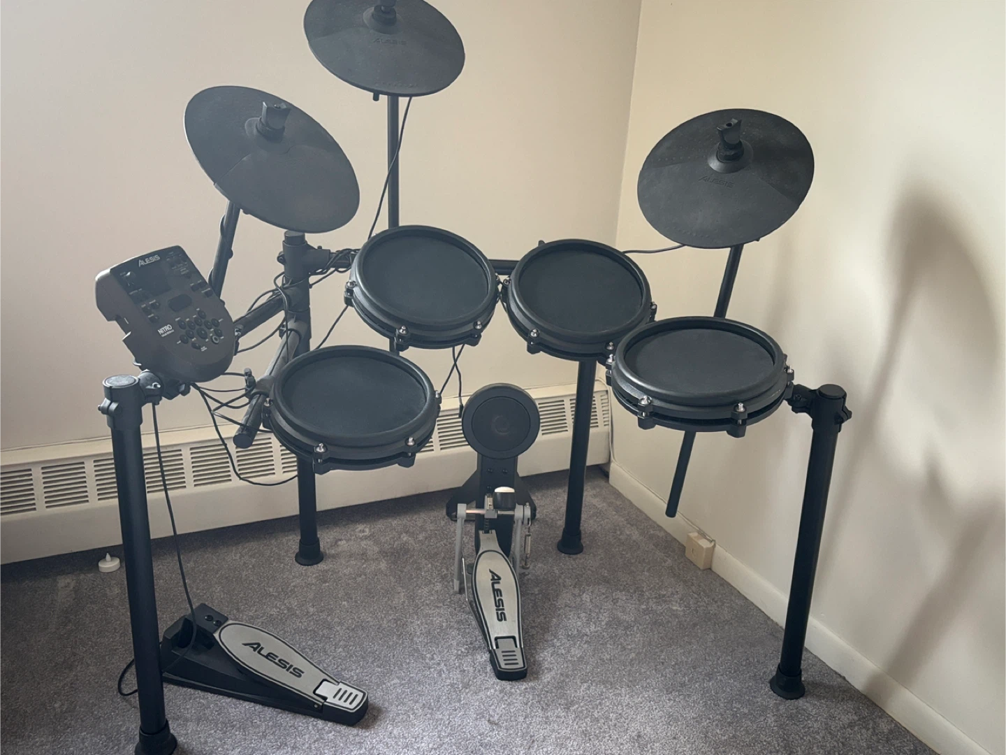 Alesis Nitro Mesh 8-Piece Electronic Drum Set