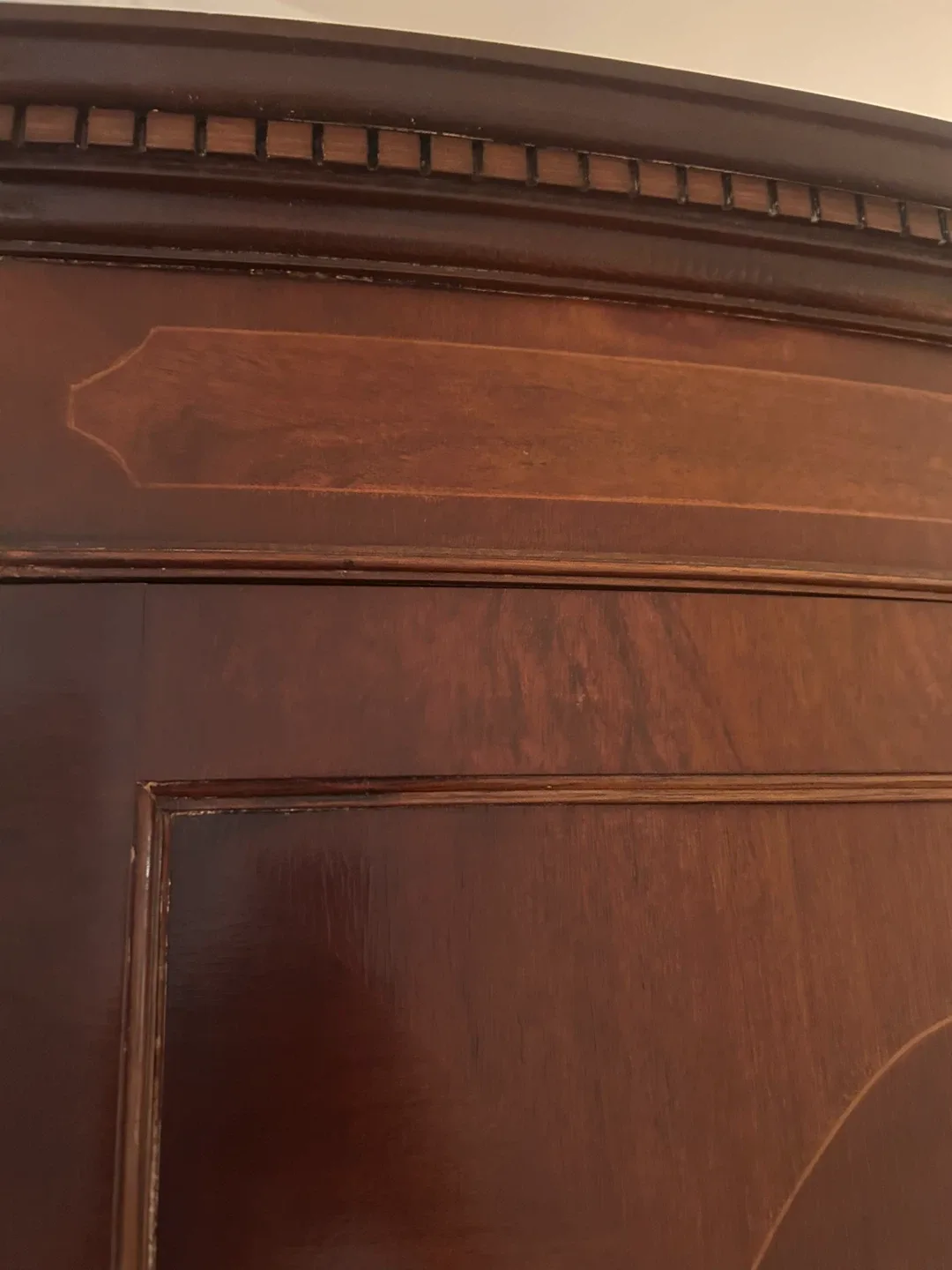 George III Mahogany Bowfront Antique Linen Press/Armoire/Dresser image indicator(5)