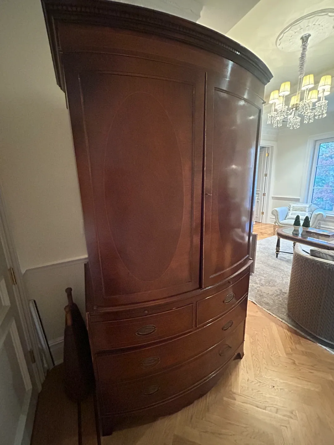 George III Mahogany Bowfront Antique Linen Press/Armoire/Dresser image indicator(2)