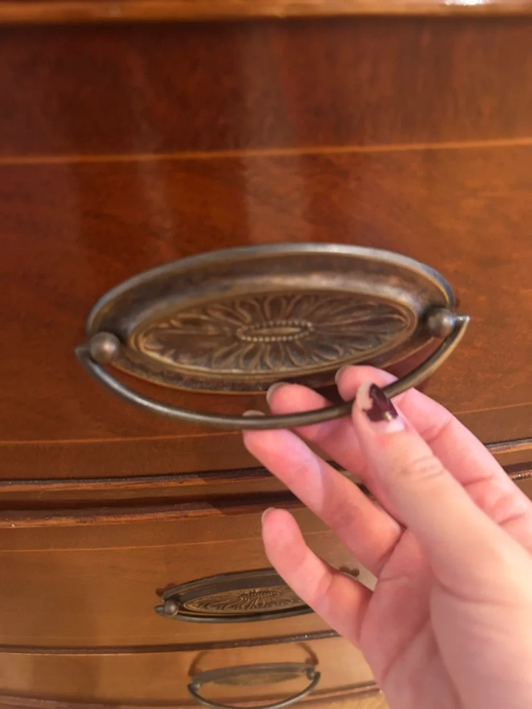 George III Mahogany Bowfront Antique Linen Press/Armoire/Dresser image indicator(4)