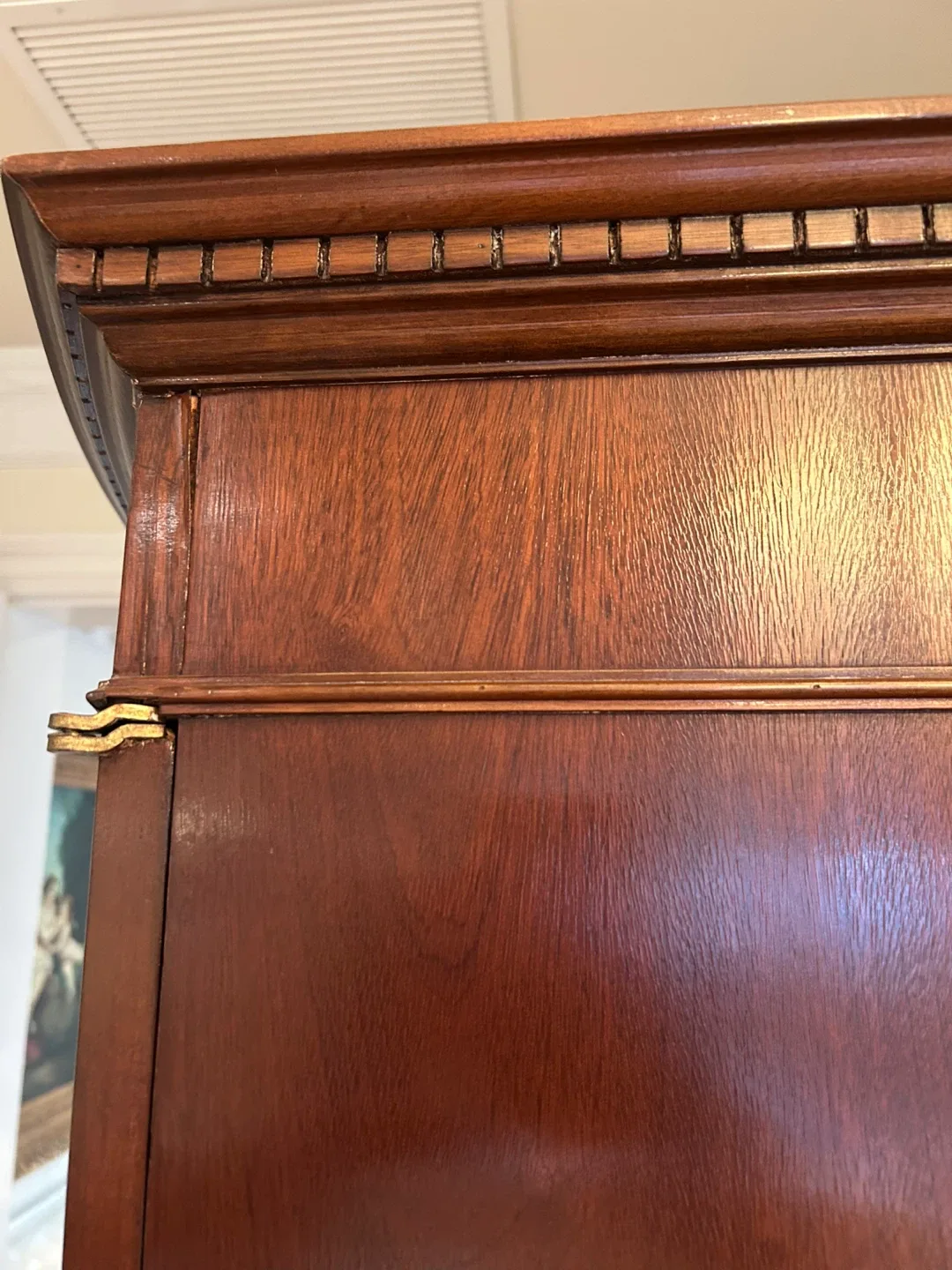 George III Mahogany Bowfront Antique Linen Press/Armoire/Dresser image indicator(9)