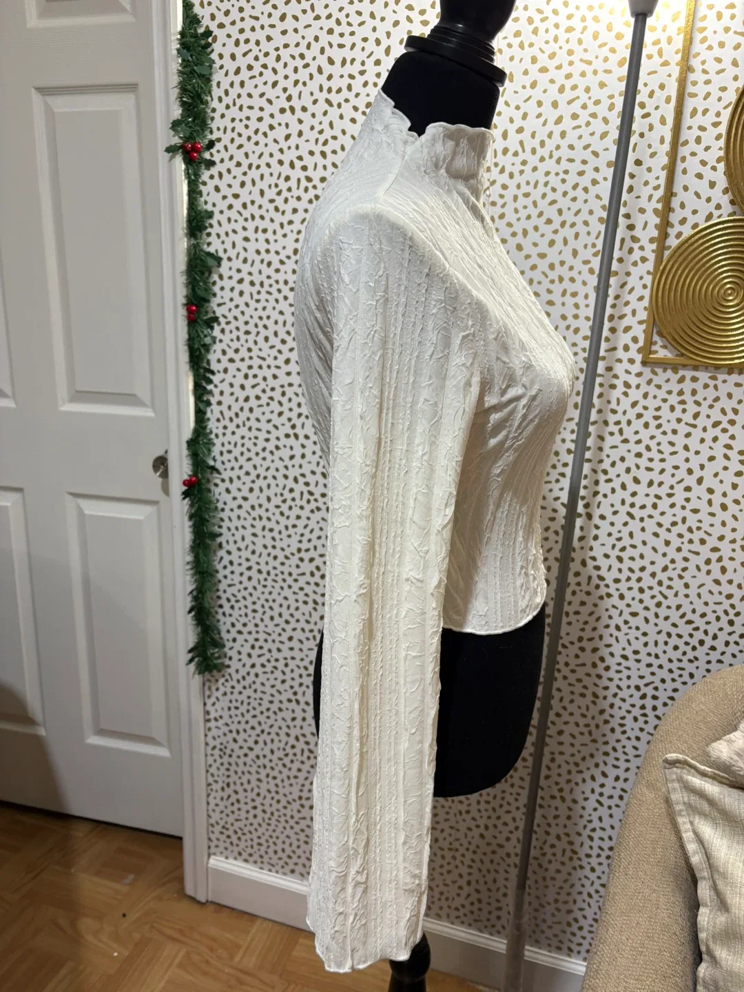 Shein White Long Sleeve Top - Size S image indicator(2)