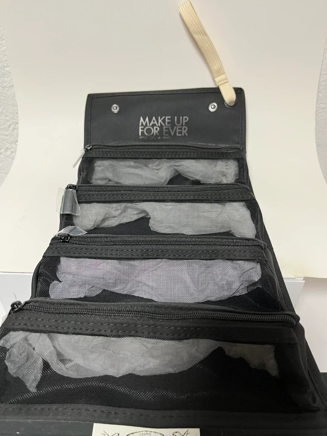 MAKE UP FOR EVER 4-in-1 foldable cosmetic bag image indicator(5)