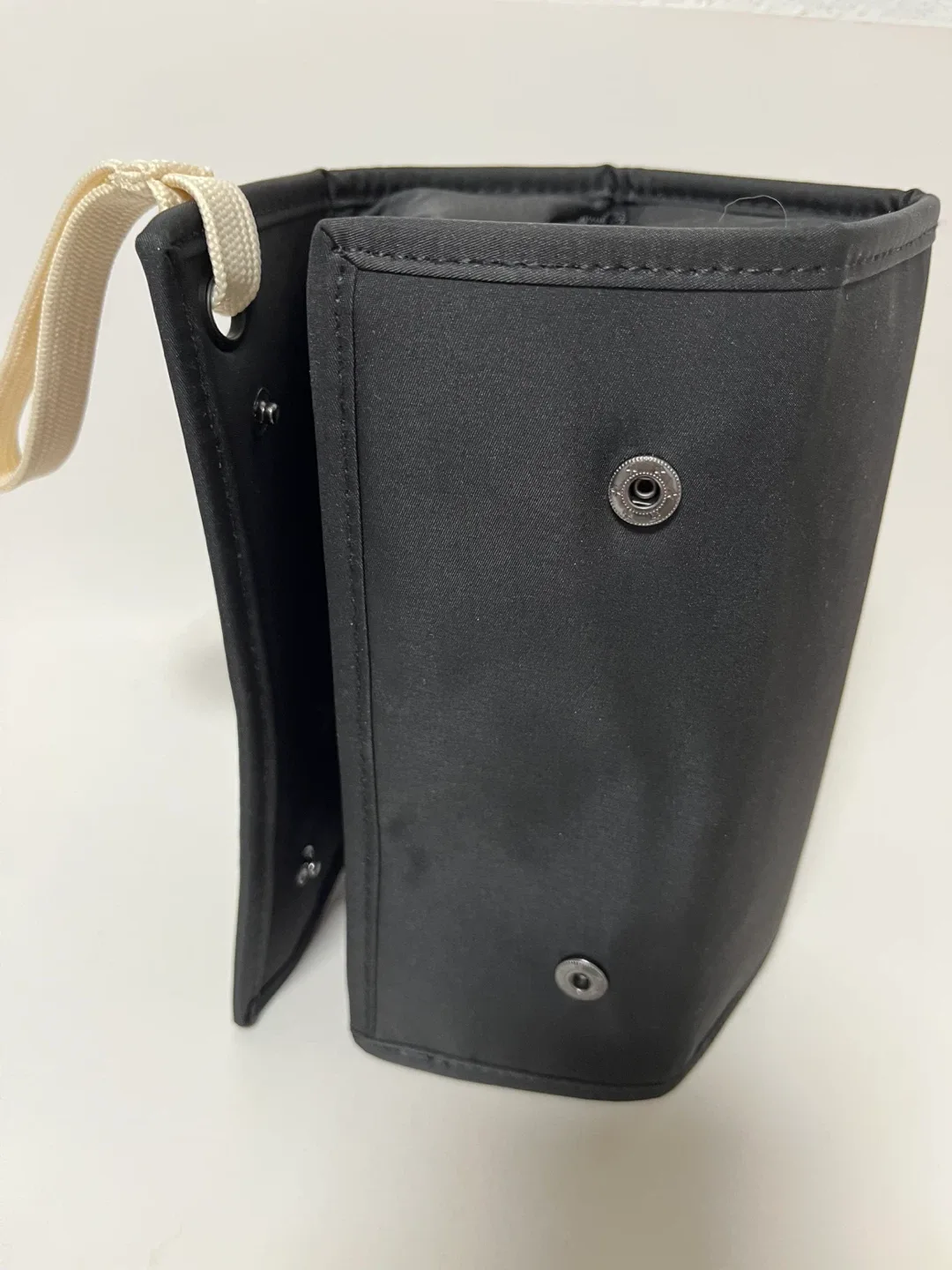 MAKE UP FOR EVER 4-in-1 foldable cosmetic bag image indicator(2)