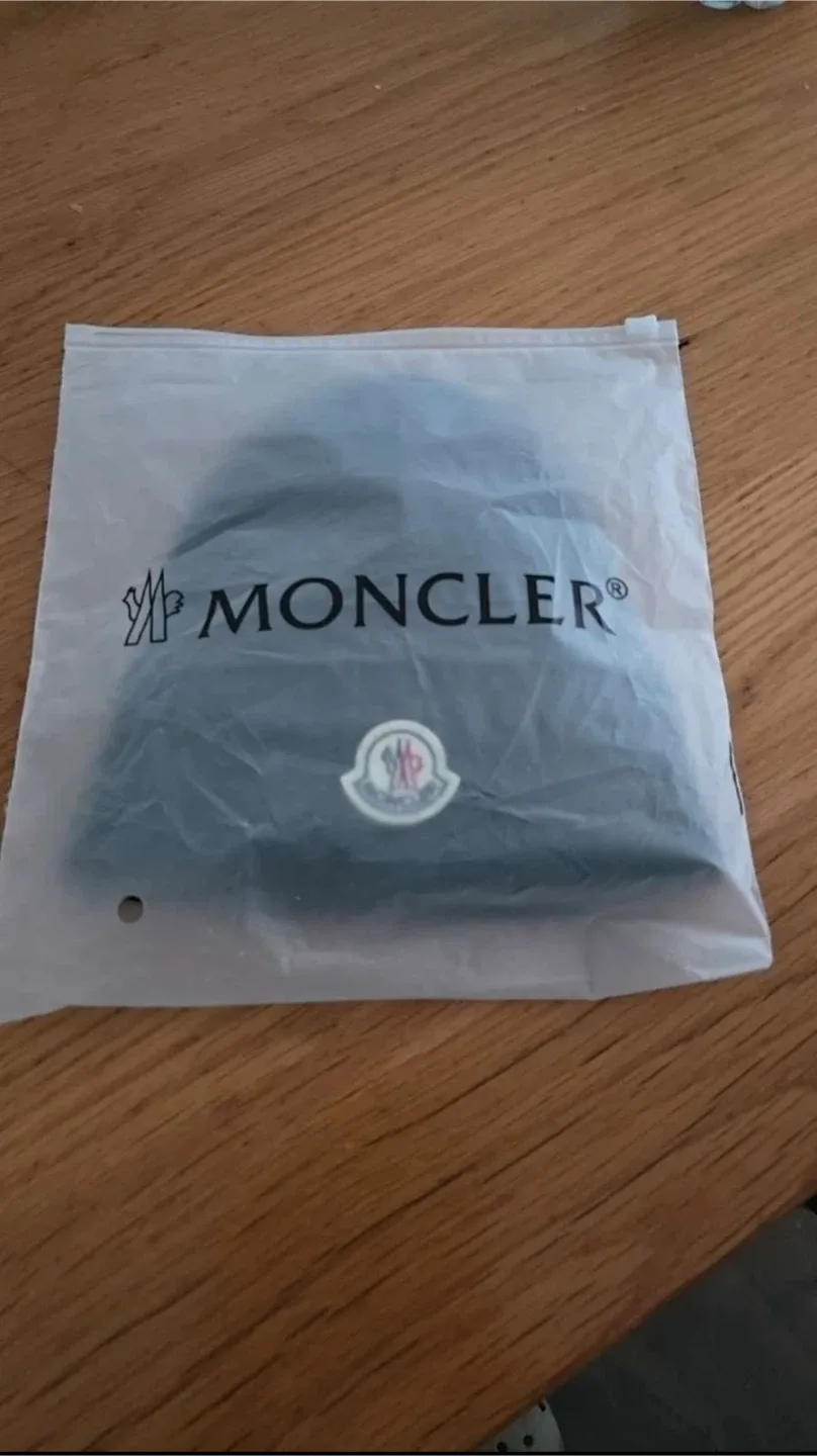 Moncler Wool Beanie - Black image indicator(3)