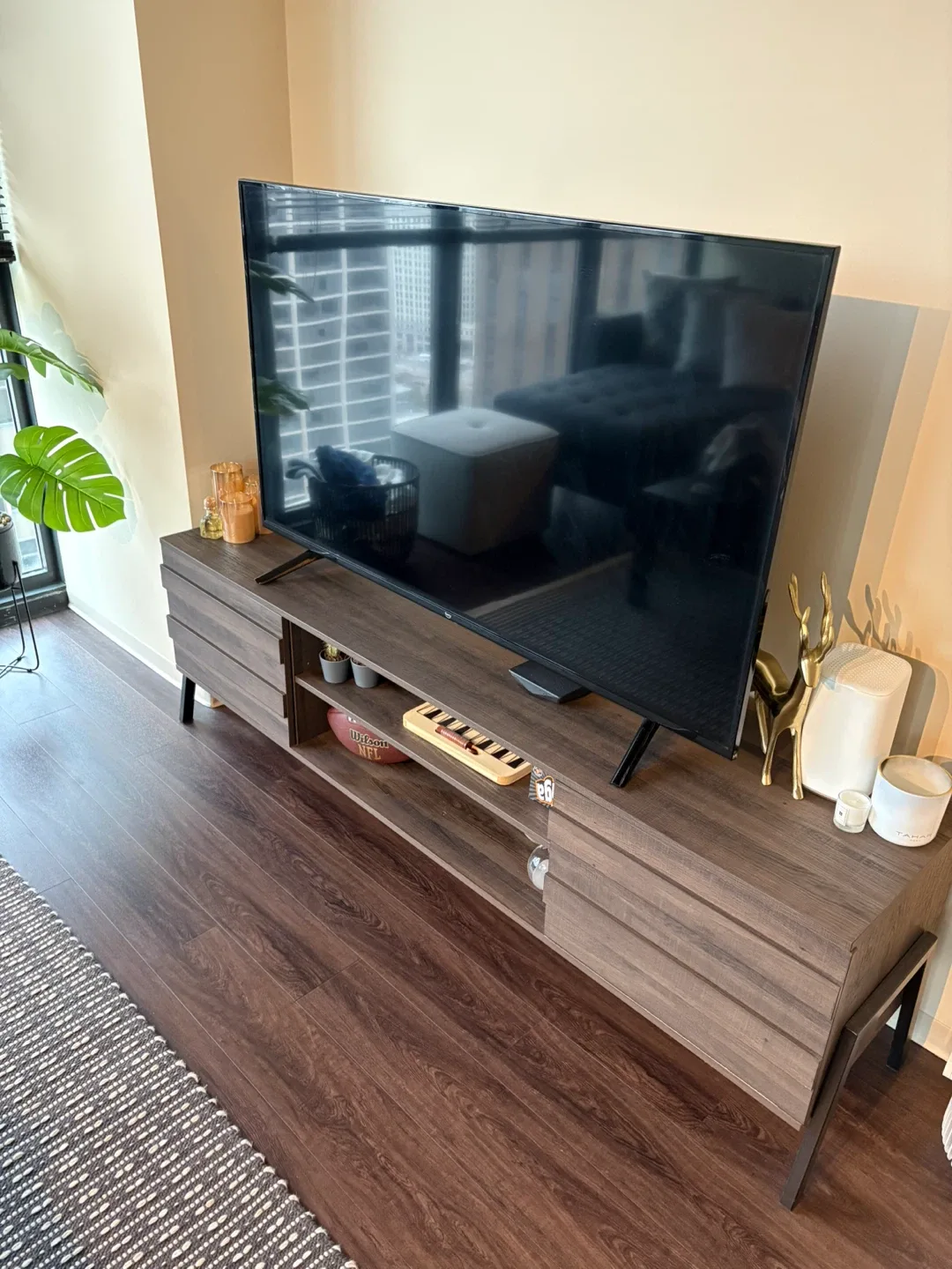 Amazon Fire TV 55” 4-series 4K UHD Smart Tv image indicator(3)