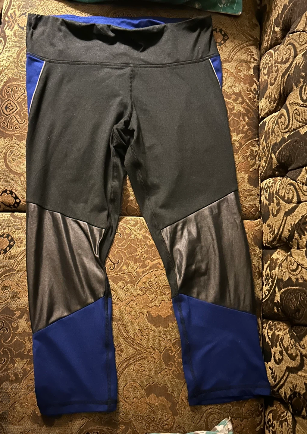 Move by Ardene Black & Blue Capris - Size M
