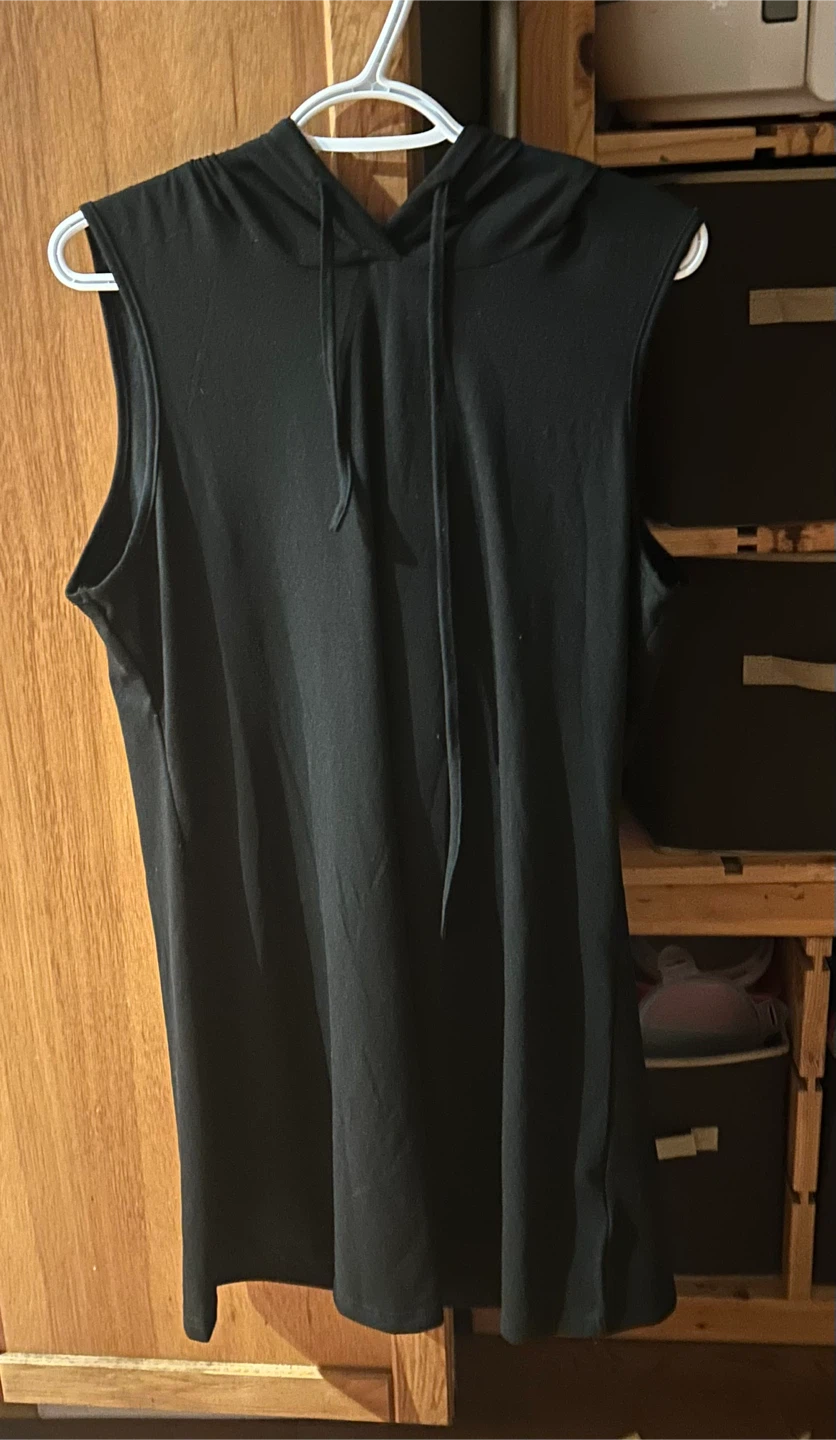 Black Sleeveless Hoodie Dress