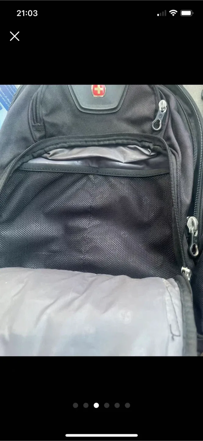 Swiss Gear Black Backpack image indicator(3)