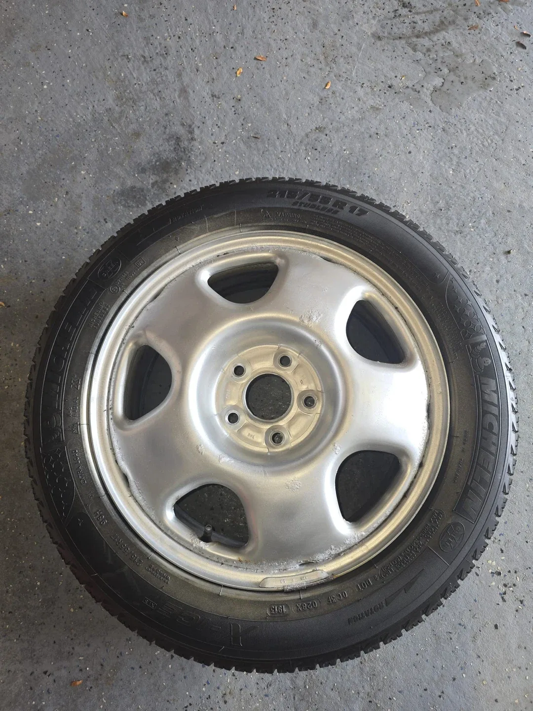 Michelin x-ice Winter Tires - Set of 4 215/55/R17 image indicator(2)