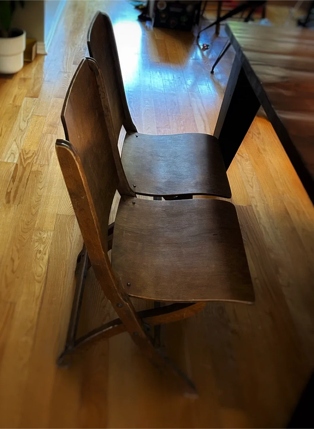 Antique Ecclesiastical Folding Chairs – Timeless Craftsmanship