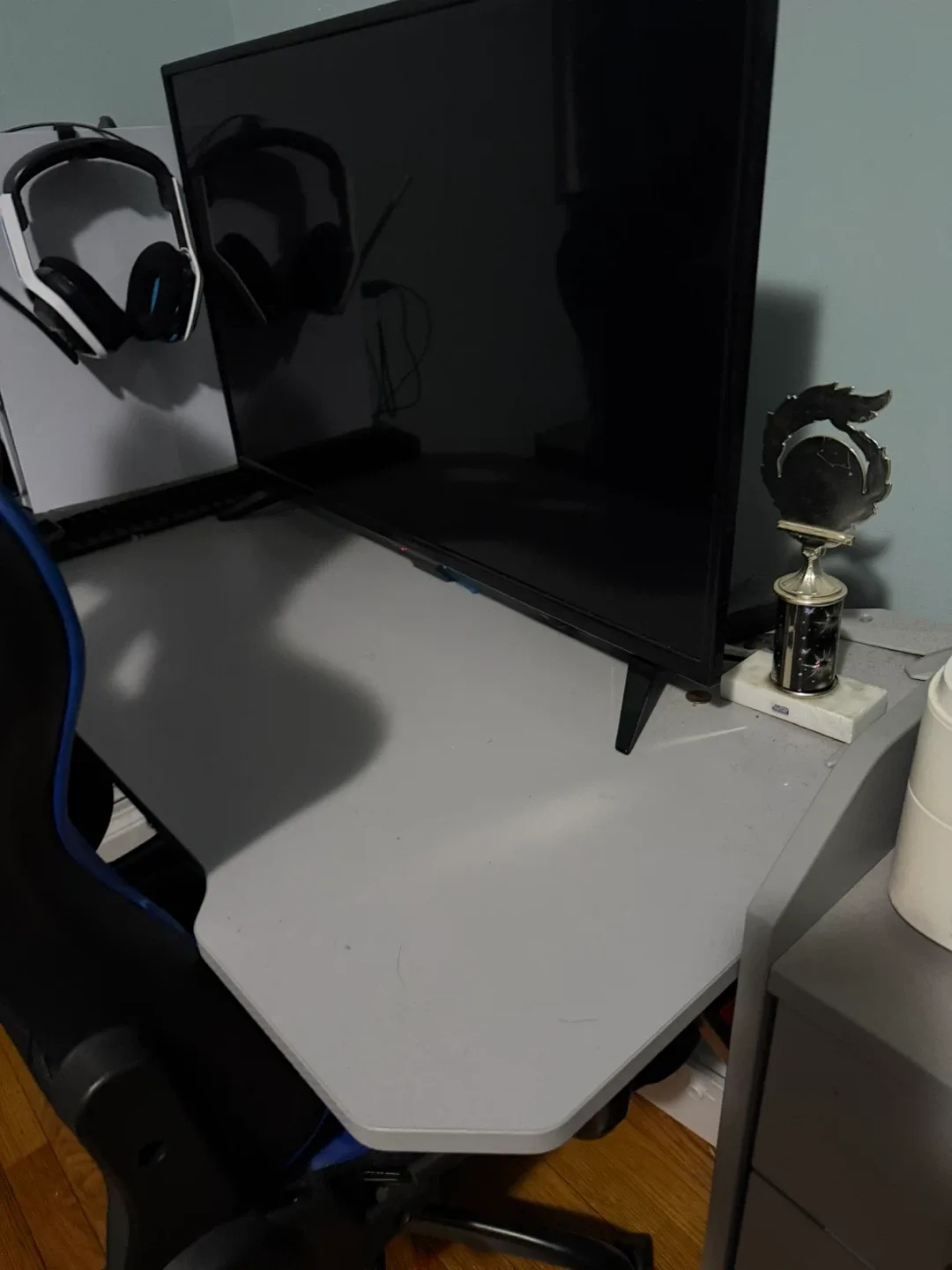Gaming Desk & Chair image indicator(2)