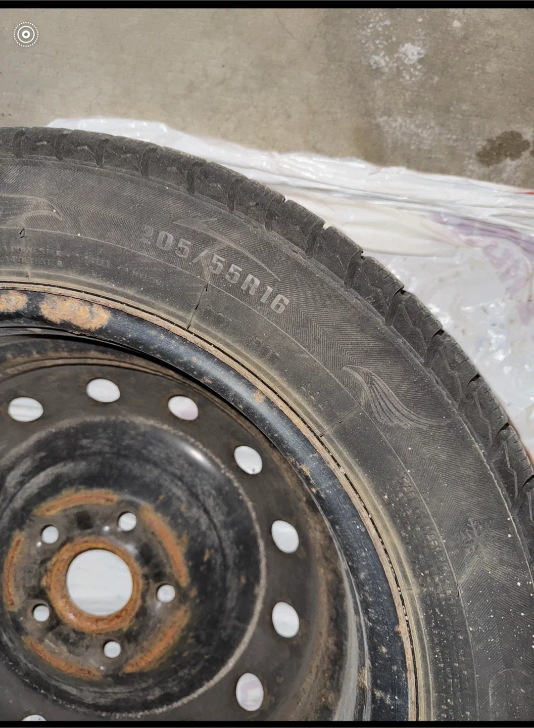 Used Winter Tire - 205/55R16 image indicator(3)