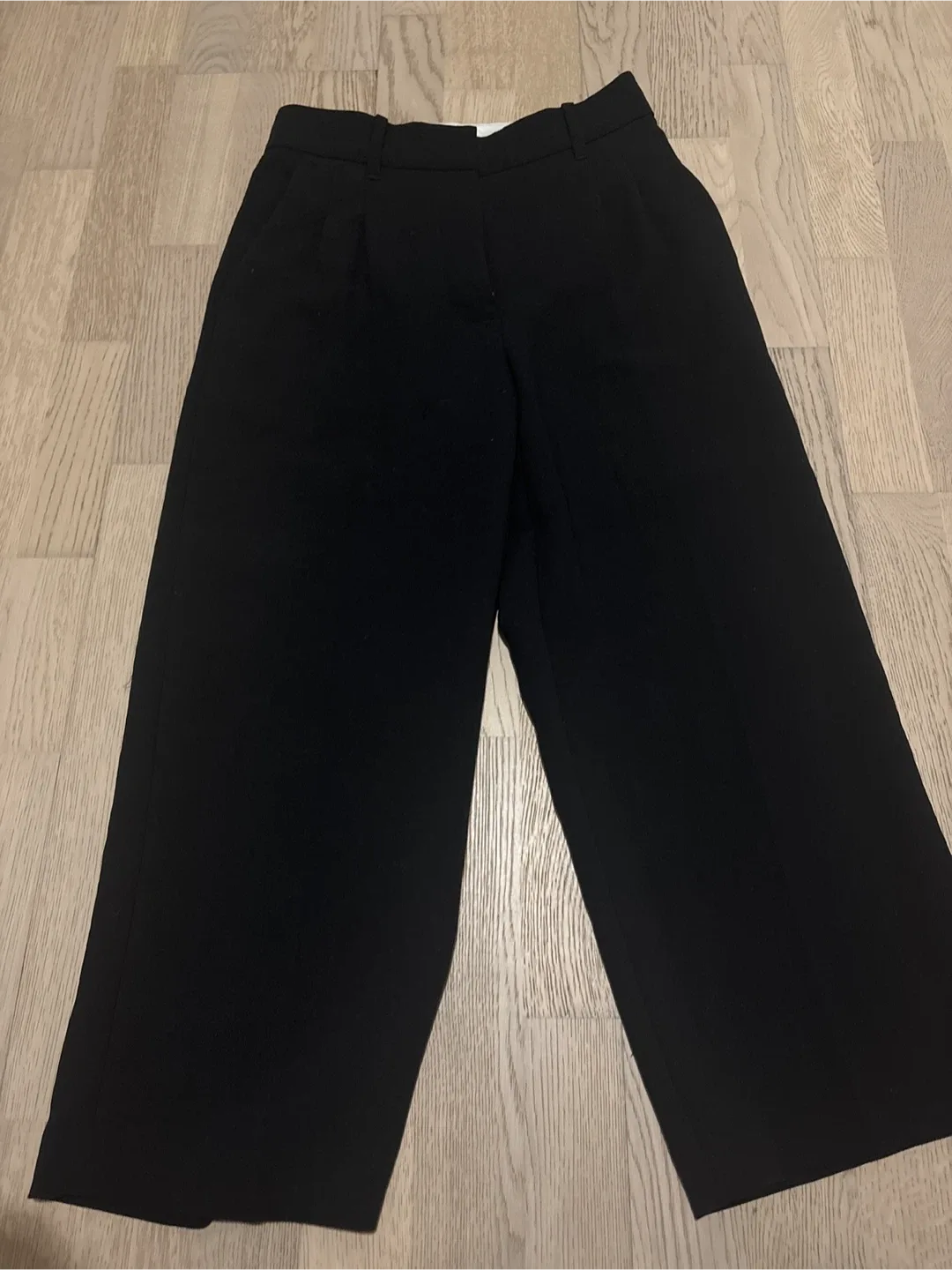 Aritzia Effortless Pants Cropped- Size 2