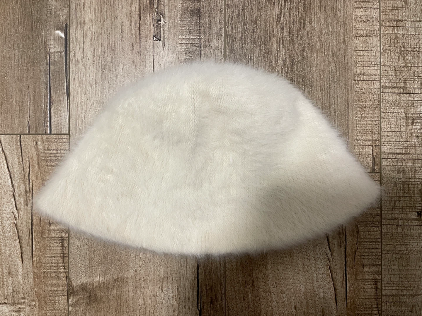 BRAND NEW 🥕 White Fuzzy Bucket Hat - photo 3