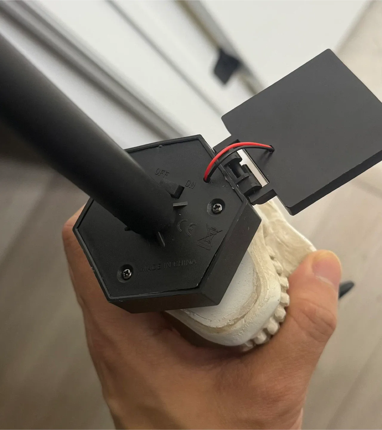 New in box! Solar Skull Head and Crow Outdoor Garden Decoration image indicator(3)