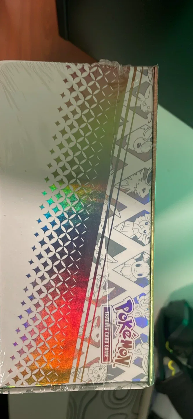 New Pokémon TCG: Eevee Evolutions Super Premium Collection image indicator(4)